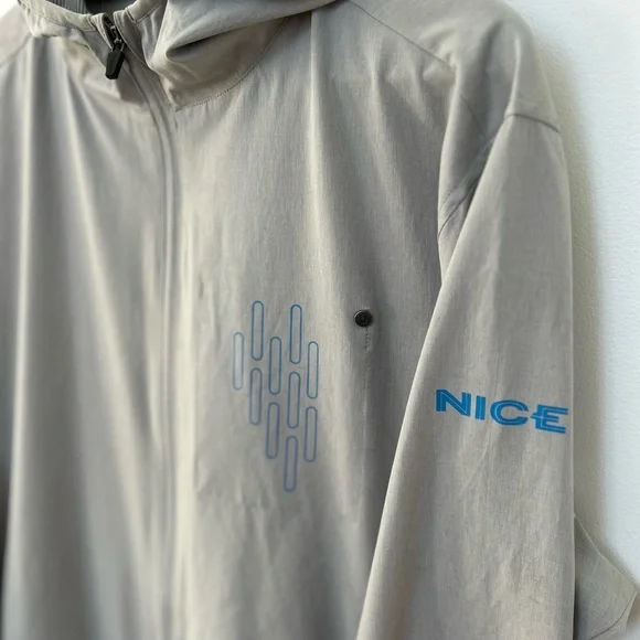 Vuori Men’s Hooded Windbreaker Jacket XL Gray Lightweight Athletic Running Shell - Picture 4 of 5